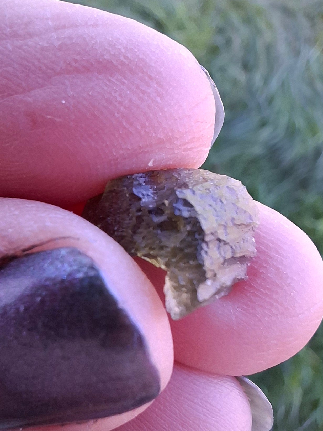 Moldavite Piece, 0.81g, Tektite (Ref: 1400)