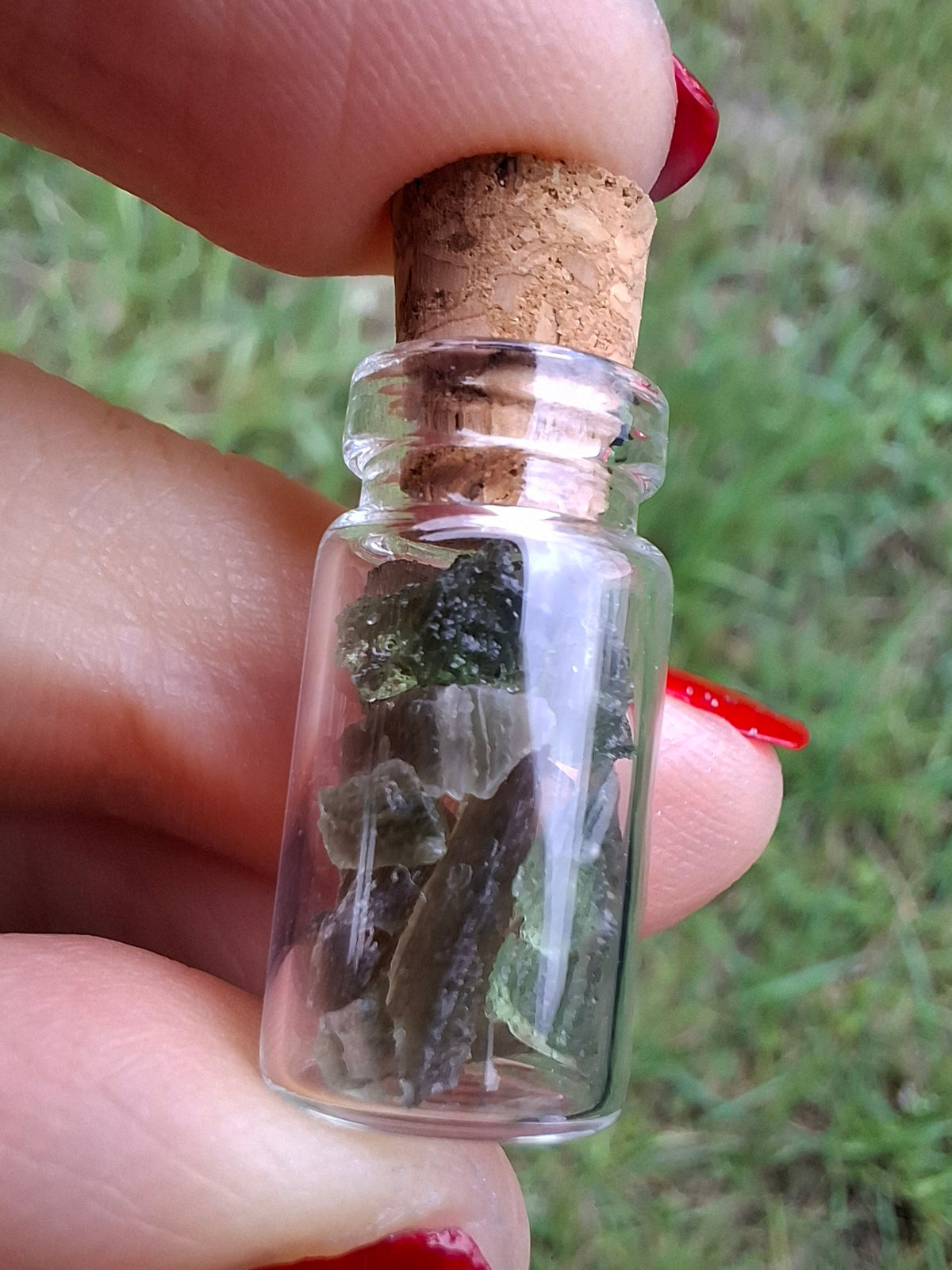 Moldavite Chips (1.00g) in 1ml Bottle, Tektite (Ref: B35)