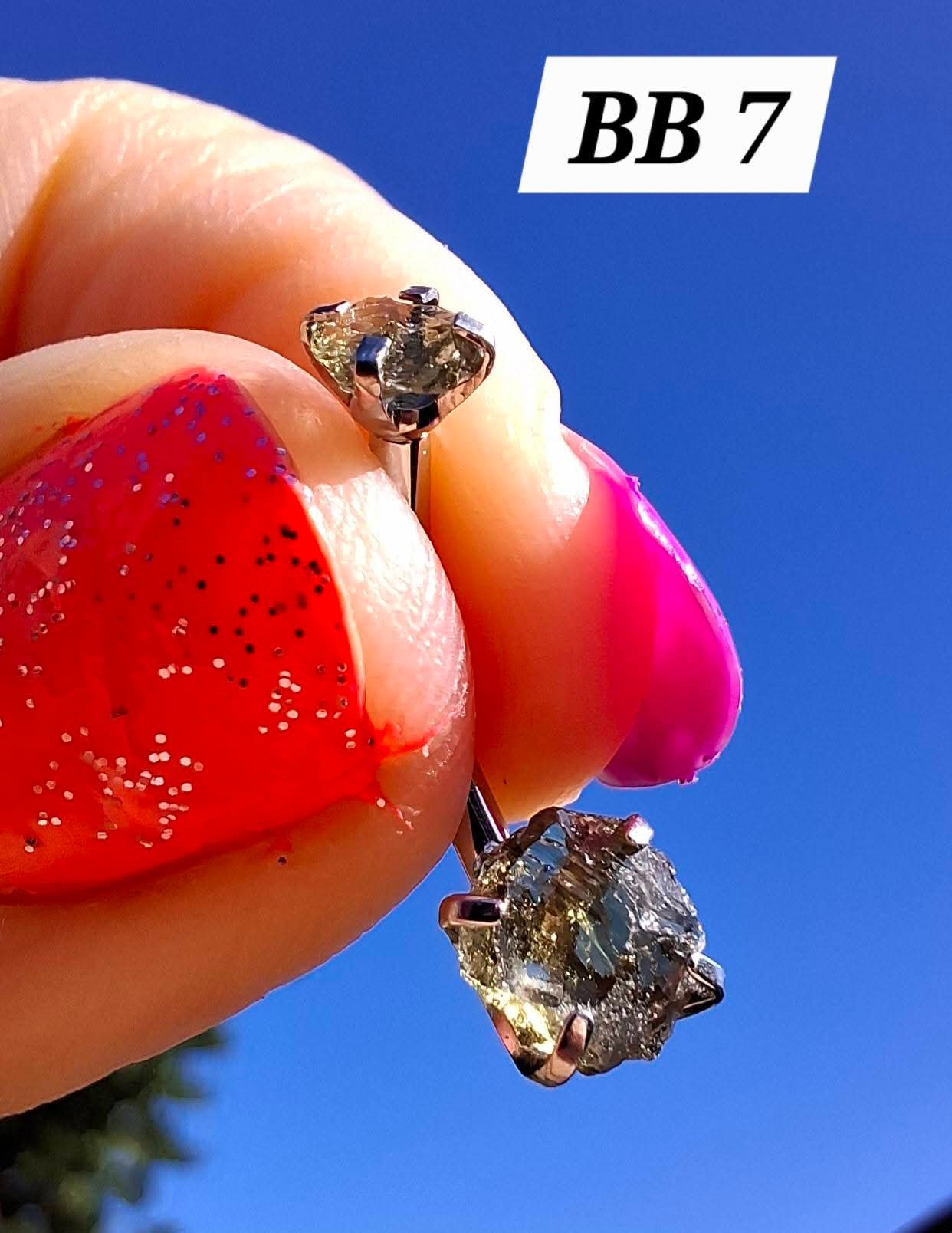 Moldavite (raw) BELLY BAR, 14G, Surgical Steel, Tektite (Ref: BB7)