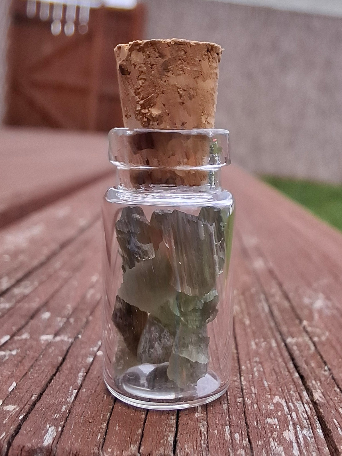 Moldavite Chips (1.00g) in 1ml Bottle, Tektite (Ref: B36)