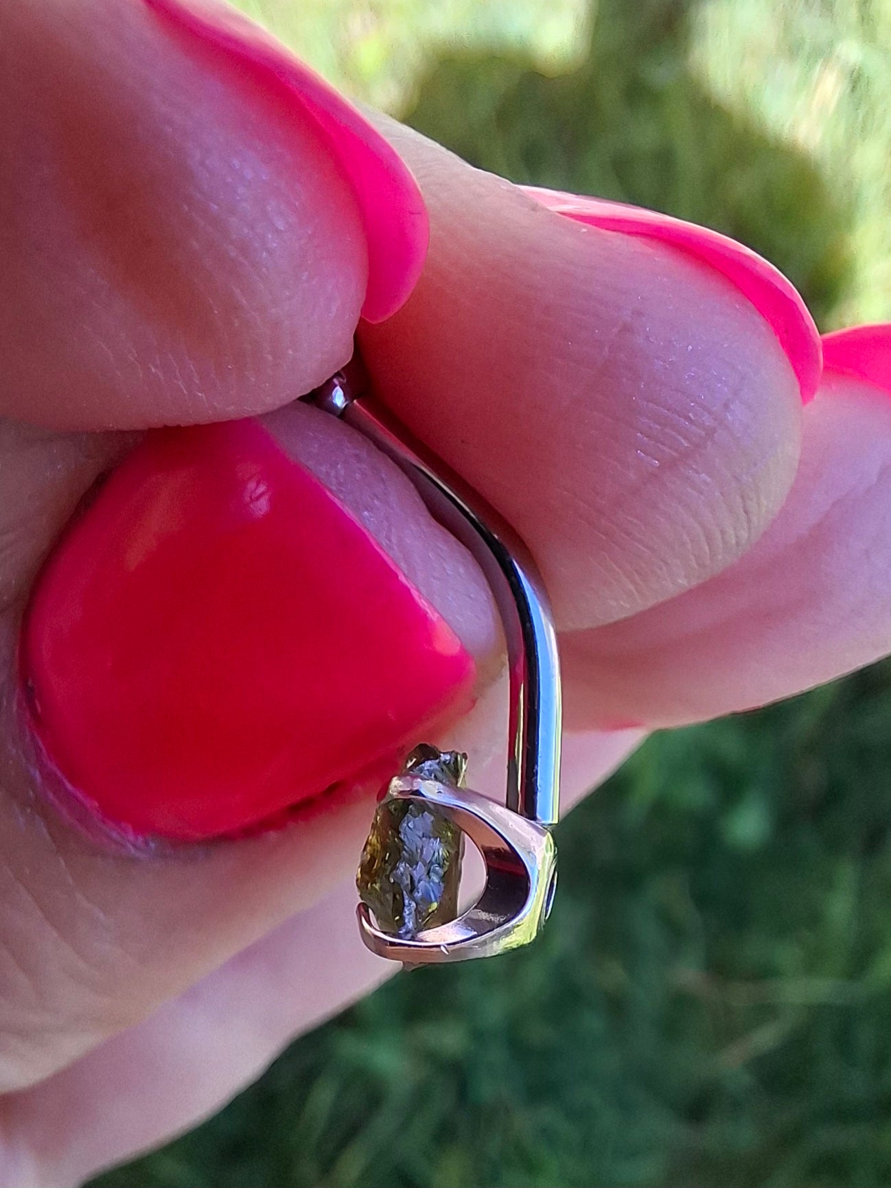 Moldavite (raw) BELLY BAR, 14G, Surgical Steel, Tektite (Ref: BB7)