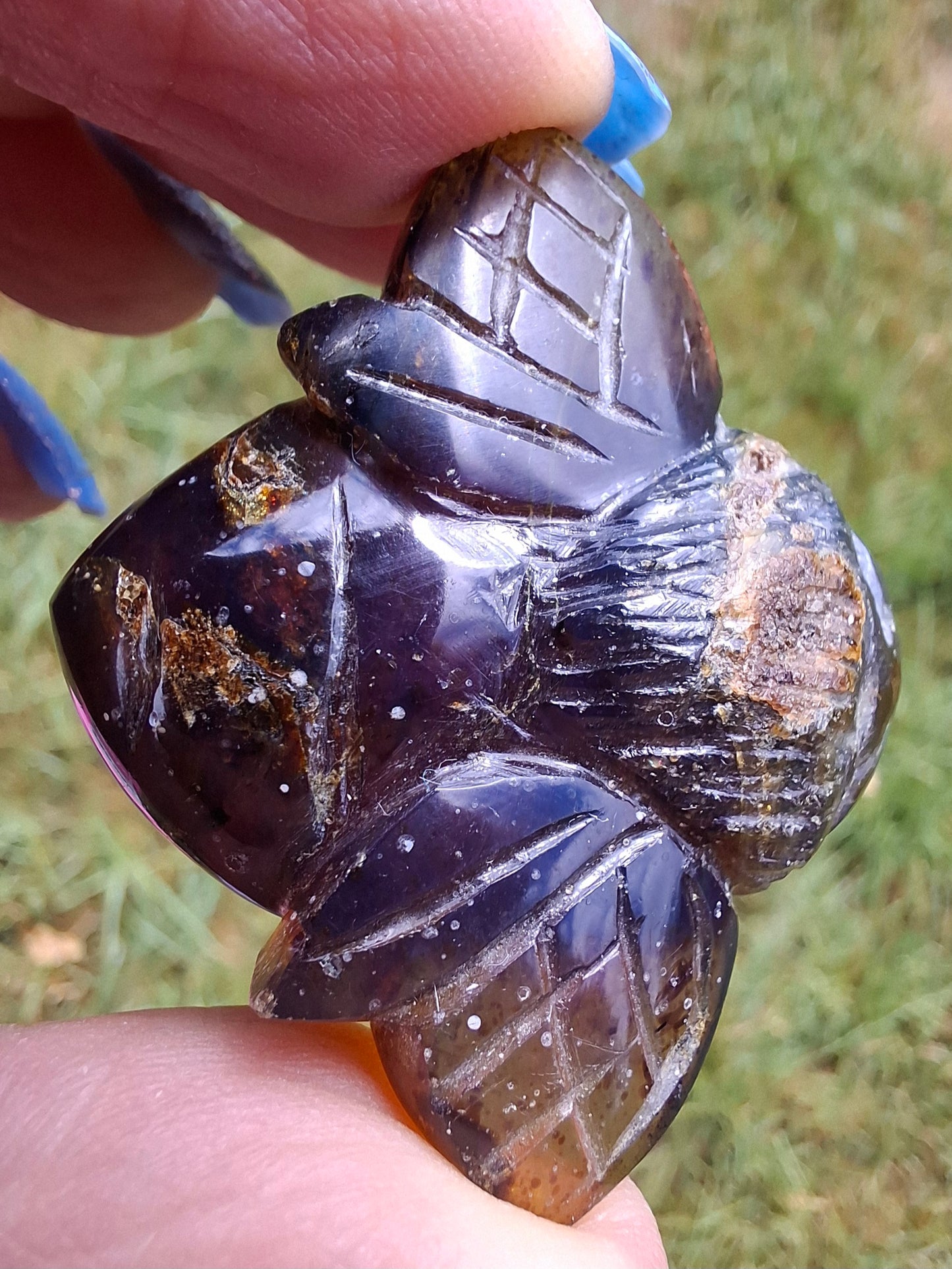 Red Amber Honey Bee Carving, 10.66g, Fossil (Ref: Bee39)