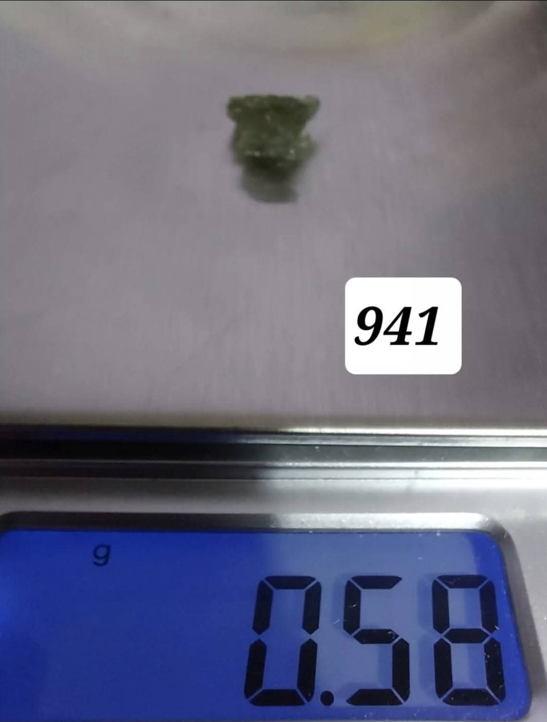 Moldavite Piece, 0.58g, Tektite (Ref: 941)