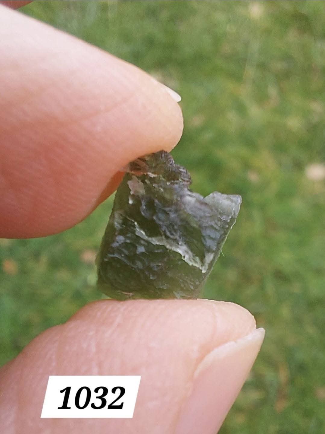 Moldavite Piece, 0.63g, Tektite (Ref: 1032)