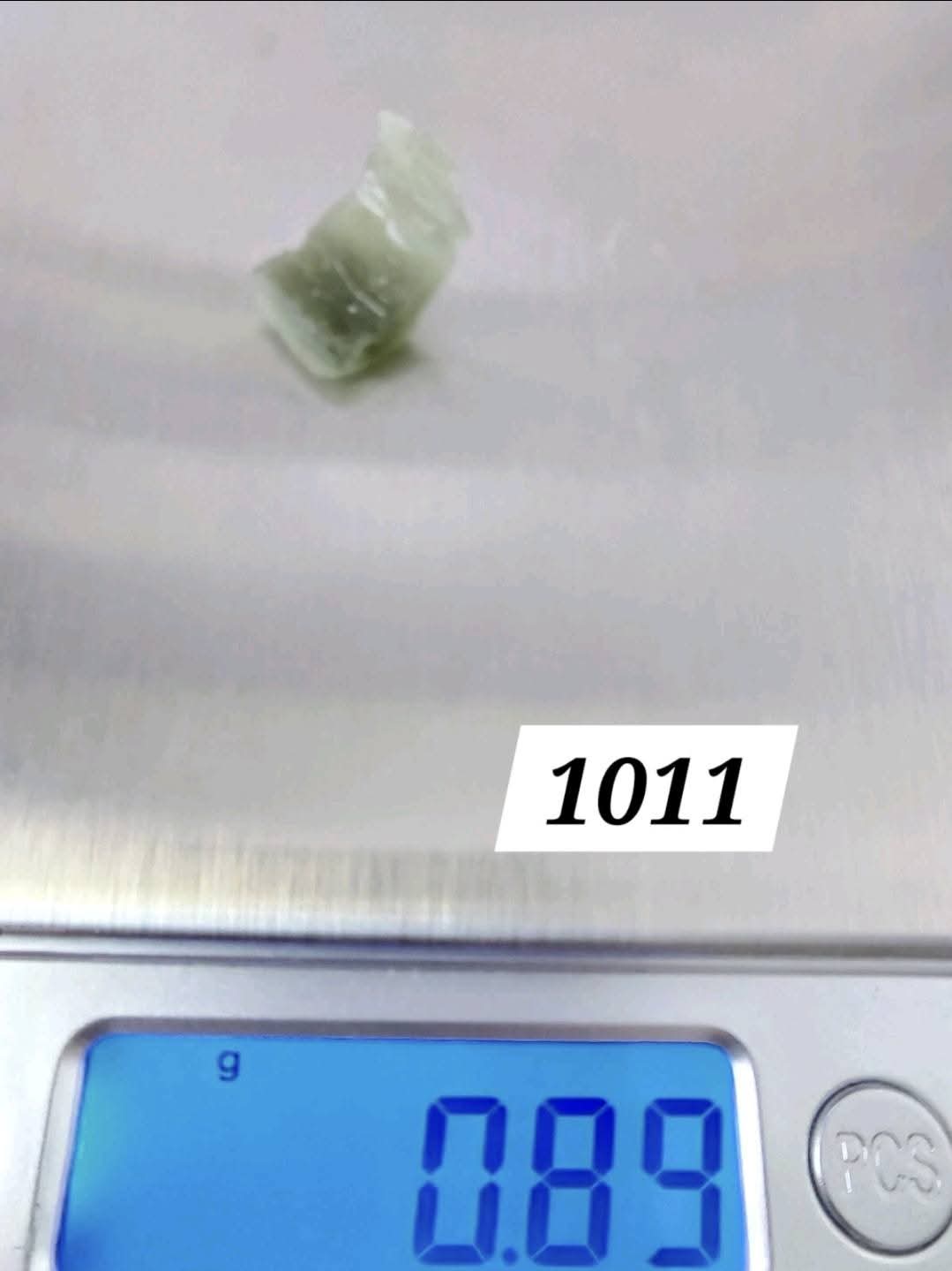Moldavite Piece, 0.89g, Tektite (Ref: 1011)