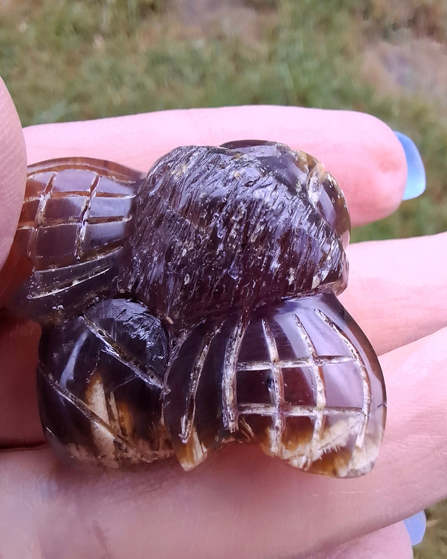 Red Amber Honey Bee Carving, 7.47g, Fossil (Ref: Bee37)