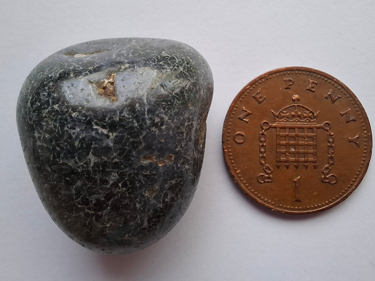 Green Moss Agate, Tumble Stone, Crystal (Ref: T165)