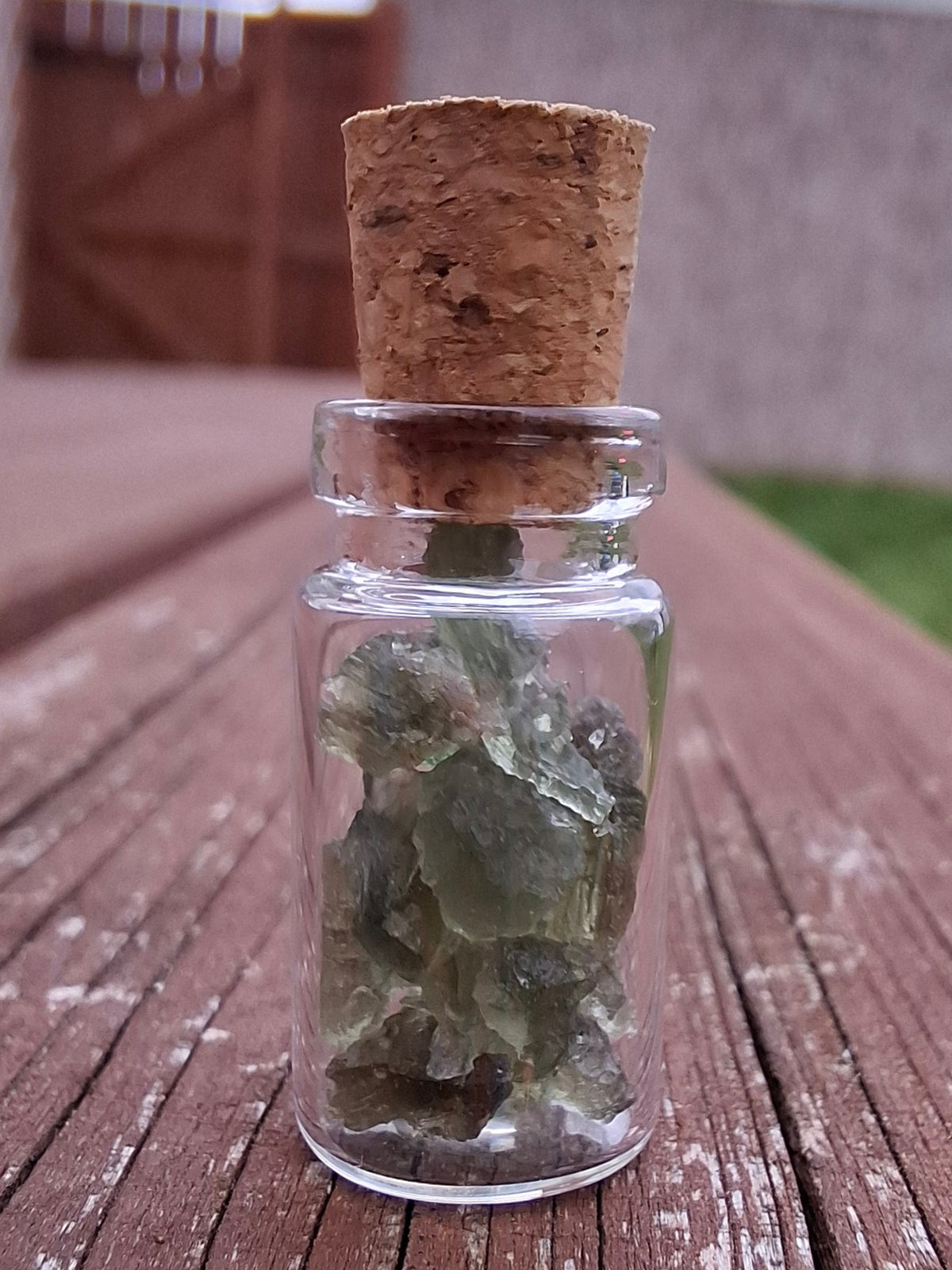 Moldavite Chips (1.00g) in 1ml Bottle, Tektite (Ref: B30)