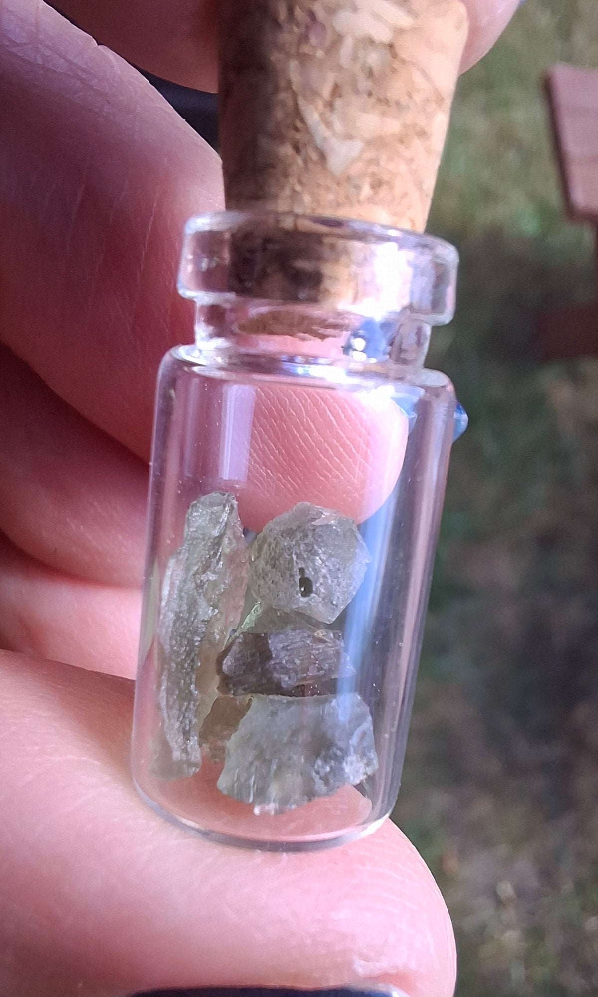 Moldavite chips (0.50g) in 1ml Bottle, Tektite (Ref: B20)
