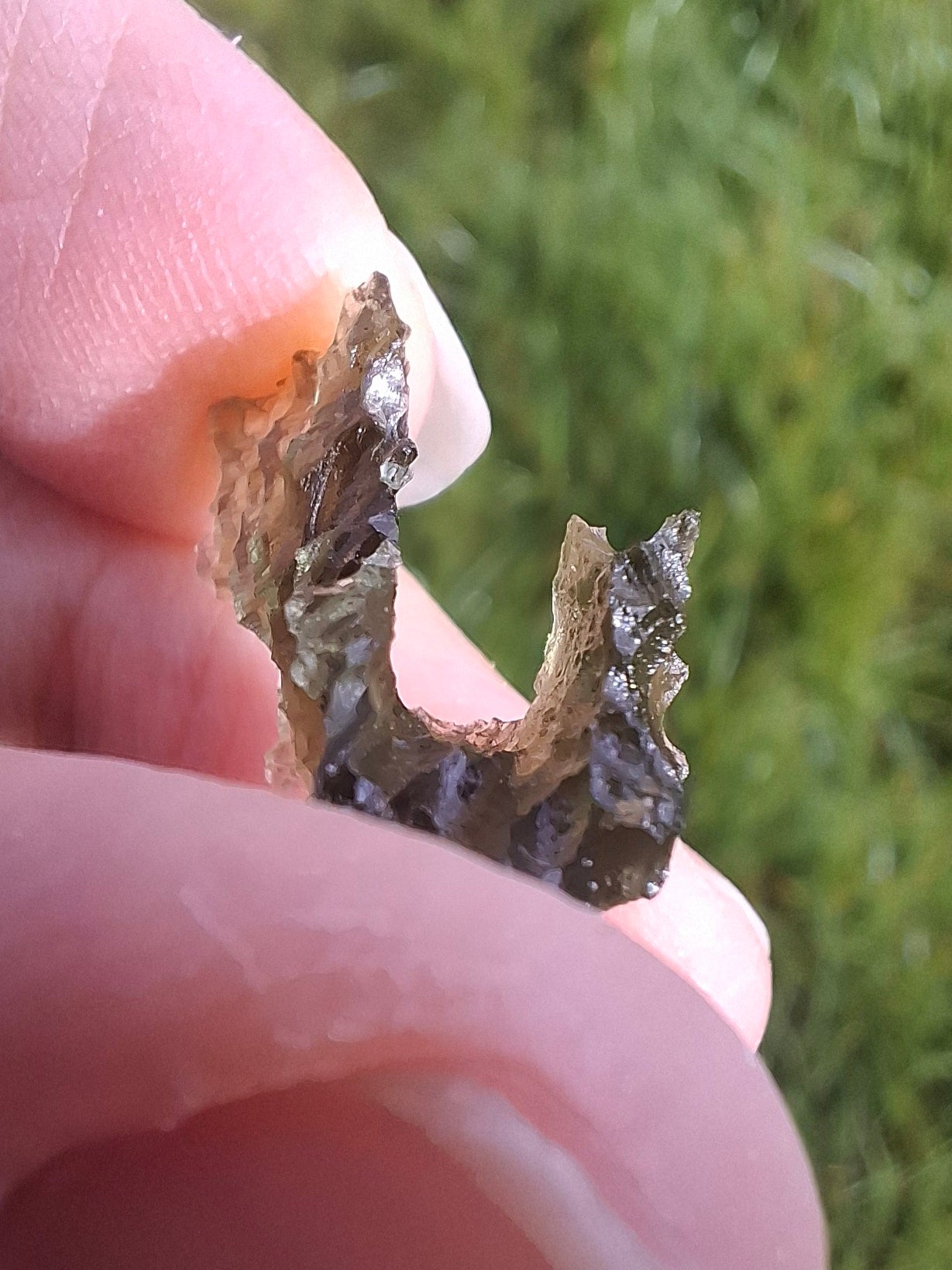 Moldavite Piece, JEZKOVNA BESEDNICE, 1.50g, Tektite (Ref: 1277)