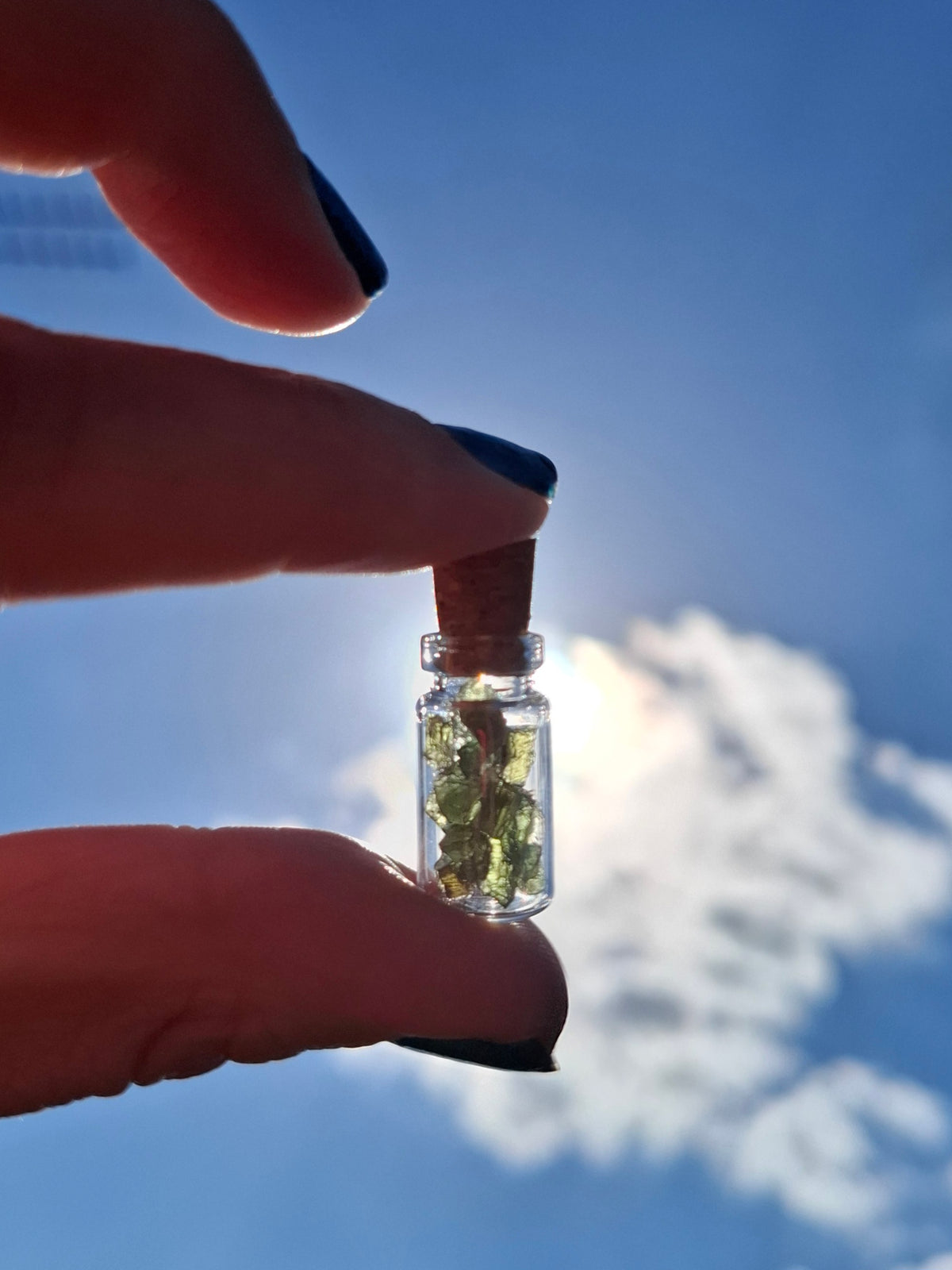 Moldavite Chips (1.00g) in 1ml Bottle, Tektite (Ref: B30)