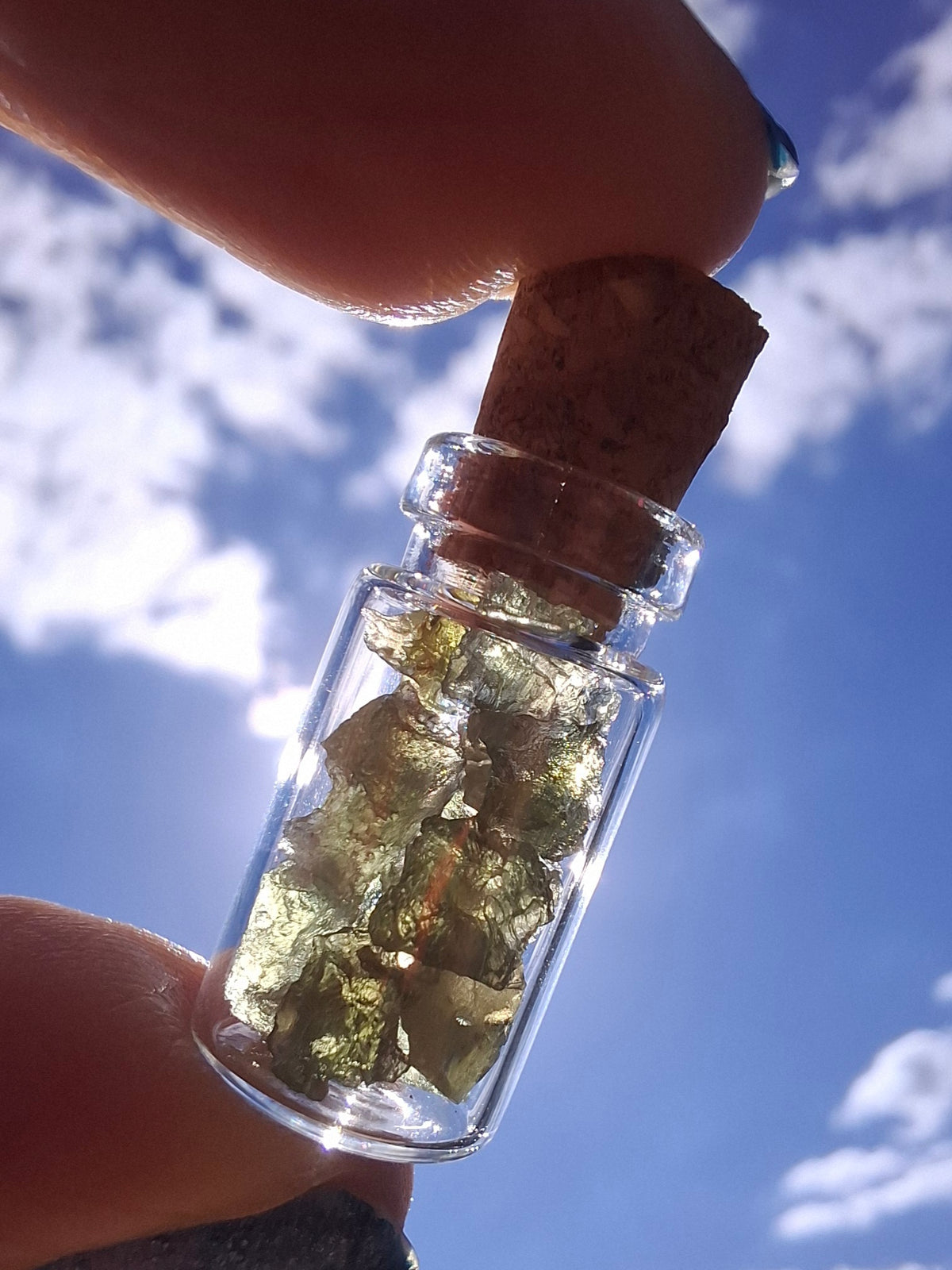 Moldavite Chips (1.00g) in 1ml Bottle, Tektite (Ref: B34)
