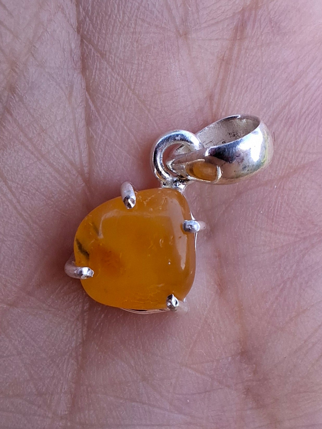 Baltic Amber Pendant, 925 Silver, Fossil (Ref: AP18)