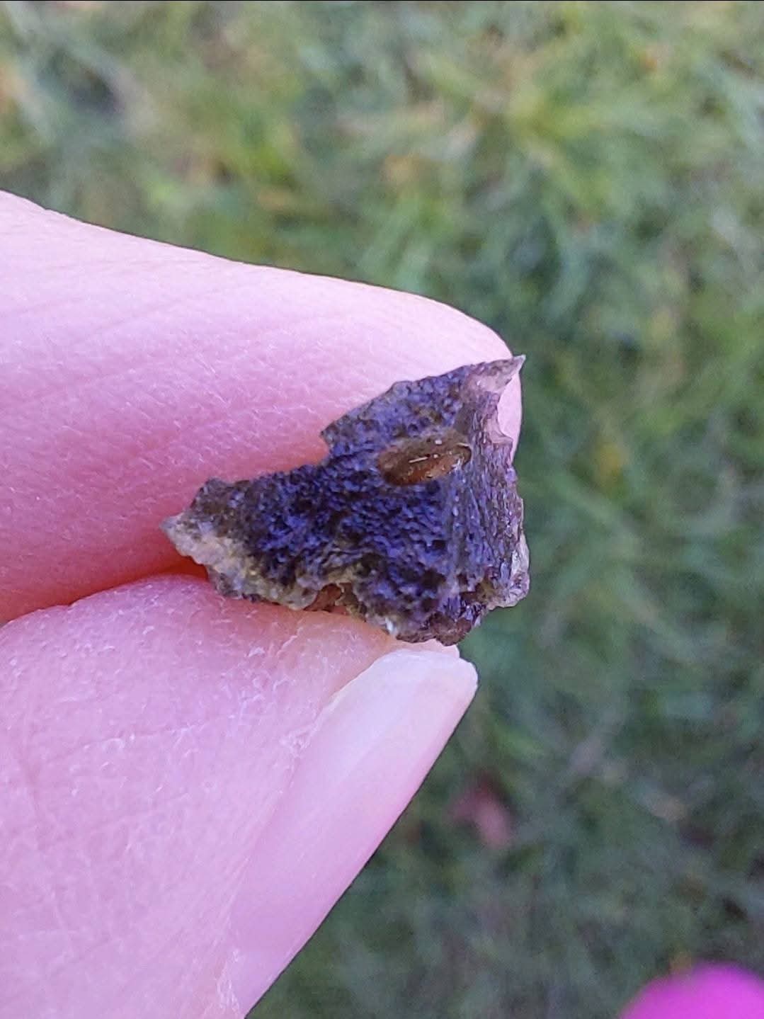 Moldavite Piece, 0.65g, Tektite (Ref: 1100)