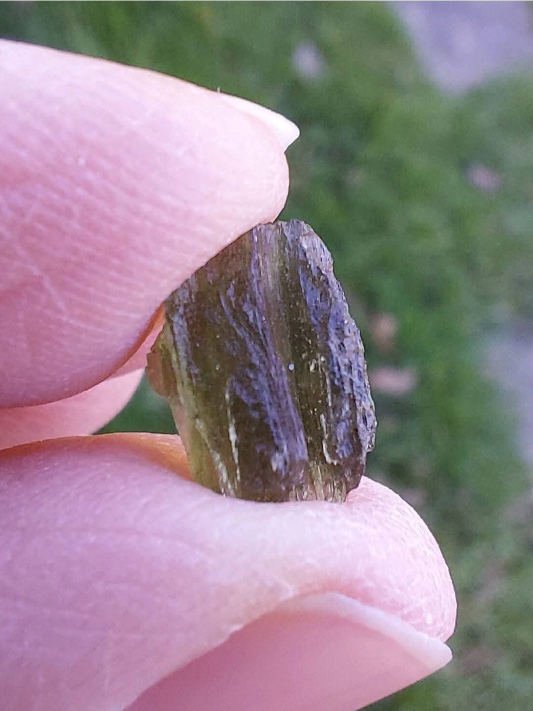 Moldavite Piece, 0.66g, Tektite (Ref: 1010)