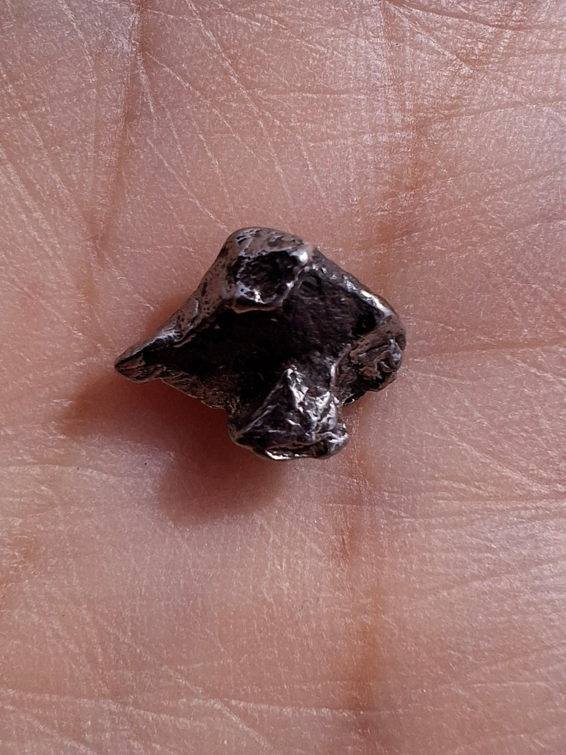 Campo del Cielo, 0.91g, Nickel Iron Meteorite (Ref: C1)