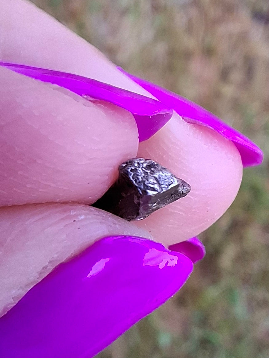 Campo del Cielo, 0.95g, Nickel Iron Meteorite (Ref: C2)