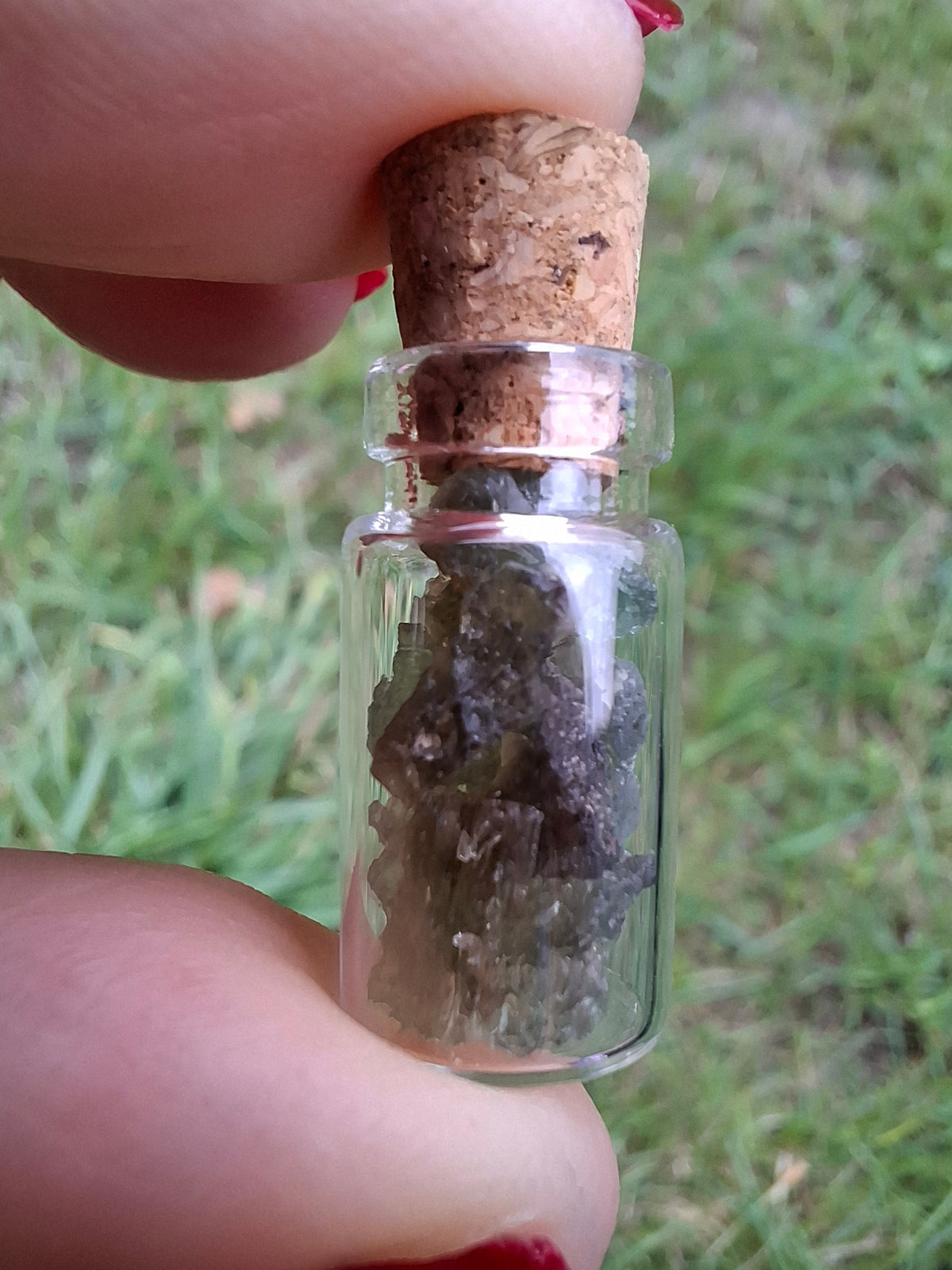 Moldavite Chips (1.00g) in 1ml Bottle, Tektite (Ref: B33)