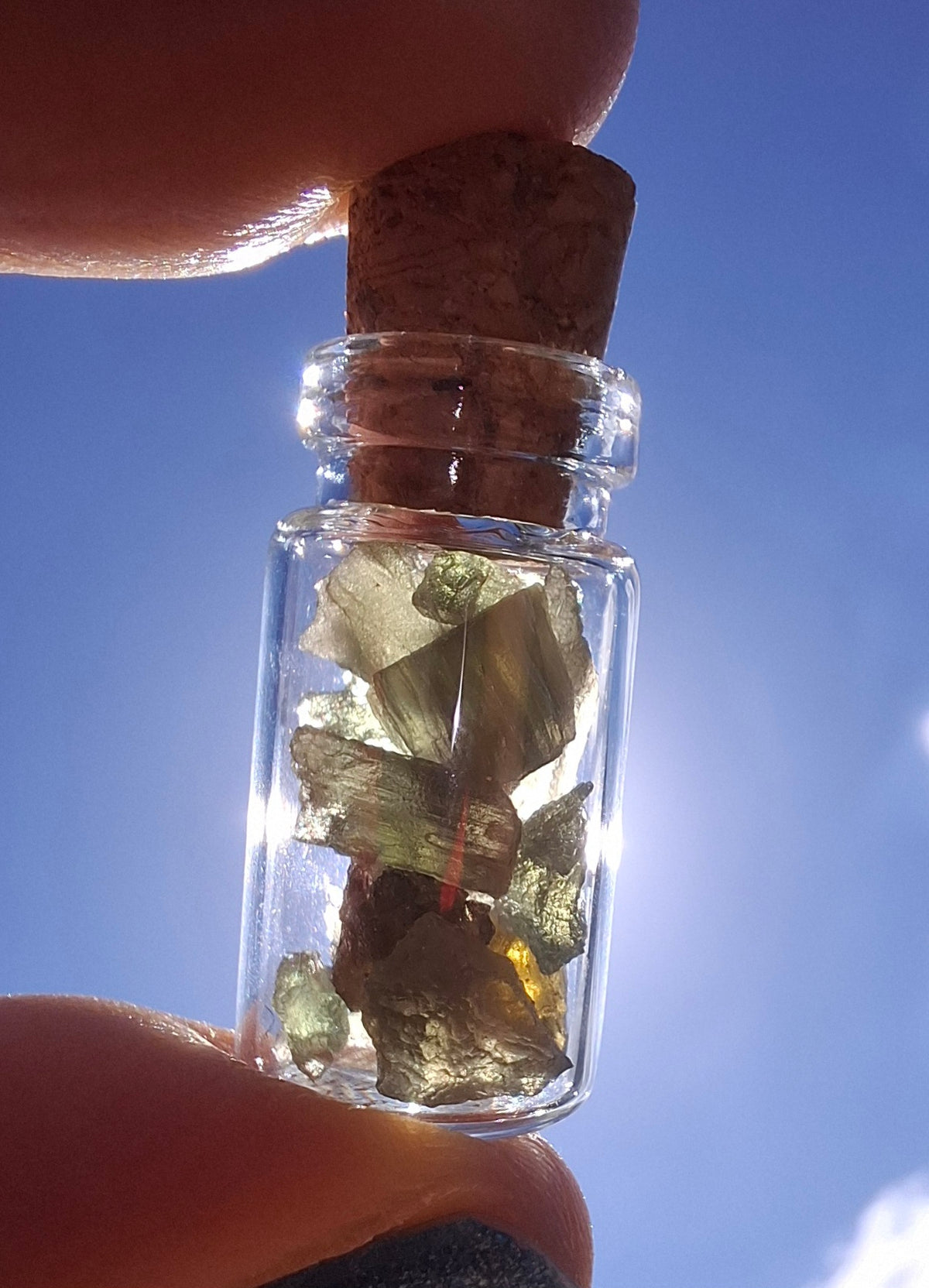Moldavite Chips (1.00g) in 1ml Bottle, Tektite (Ref: B37)