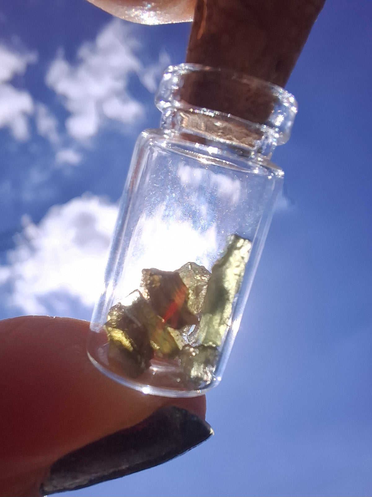 Moldavite chips (0.50g) in 1ml Bottle, Tektite (Ref: B20)
