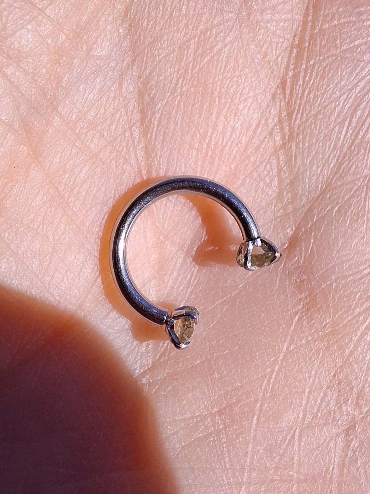 Moldavite (raw) HORSESHOE SEPTUM RING, 16G, Surgical steel, Tektite (Ref: S5)