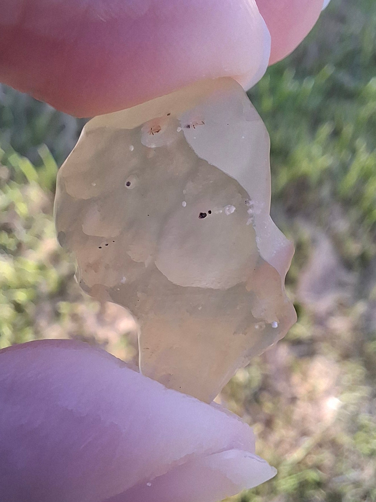 Libyan Desert Glass small Piece, 1.85g, Tektite (Ref: LE256)