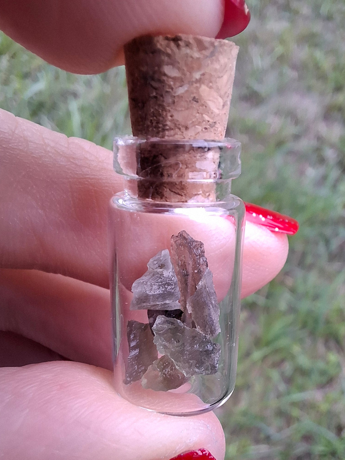 Moldavite Chips (0.50g) in 1ml Bottle, Tektite (Ref: B25)