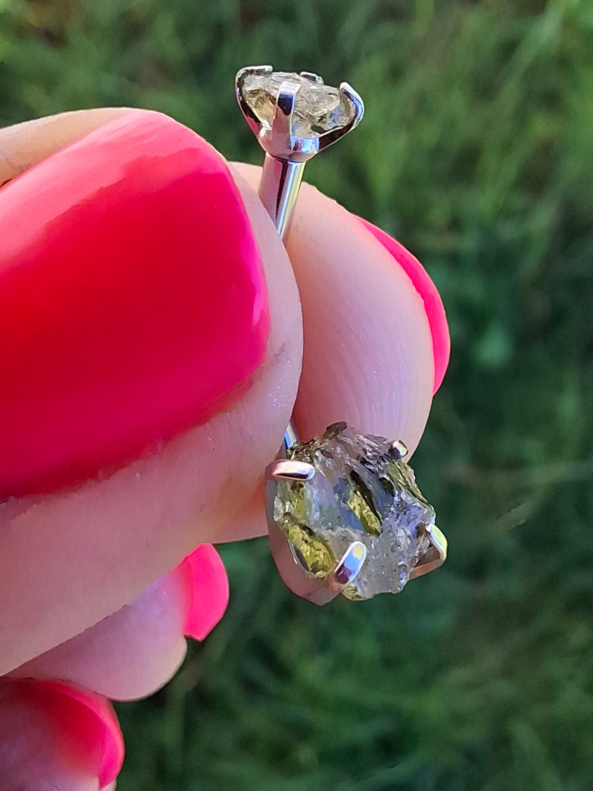 Moldavite (raw) BELLY BAR, 14G, Surgical Steel, Tektite (Ref: BB7)