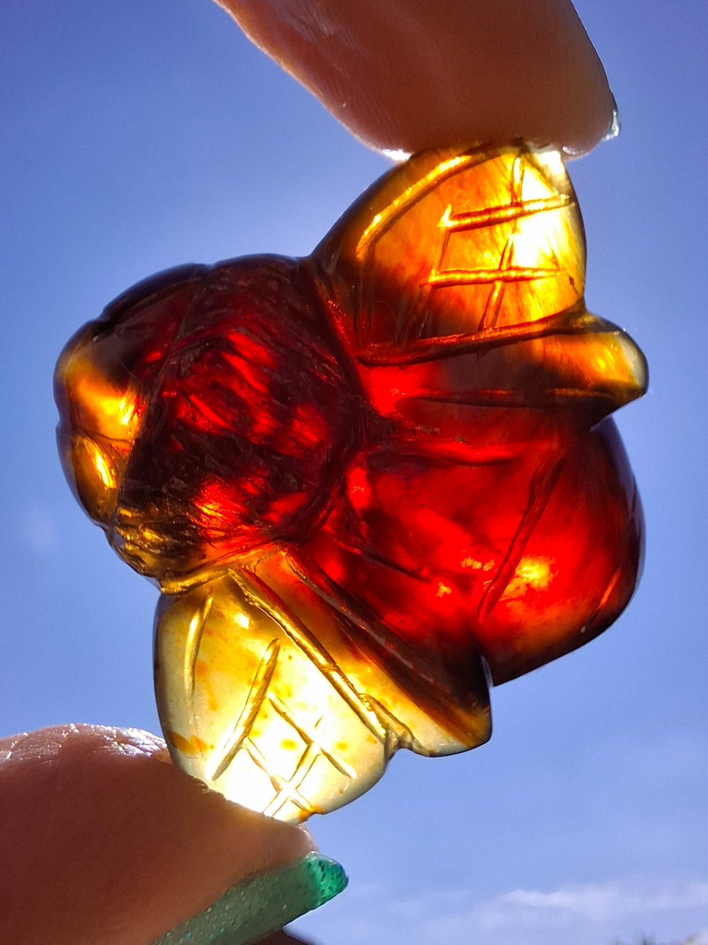 Red Amber Honey Bee Carving, 9.63g, Fossil (Ref: Bee28)