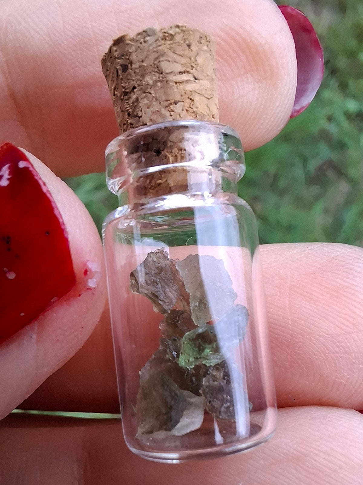 Moldavite Chips (0.50g) in 1ml Bottle, Tektite (Ref: B23)