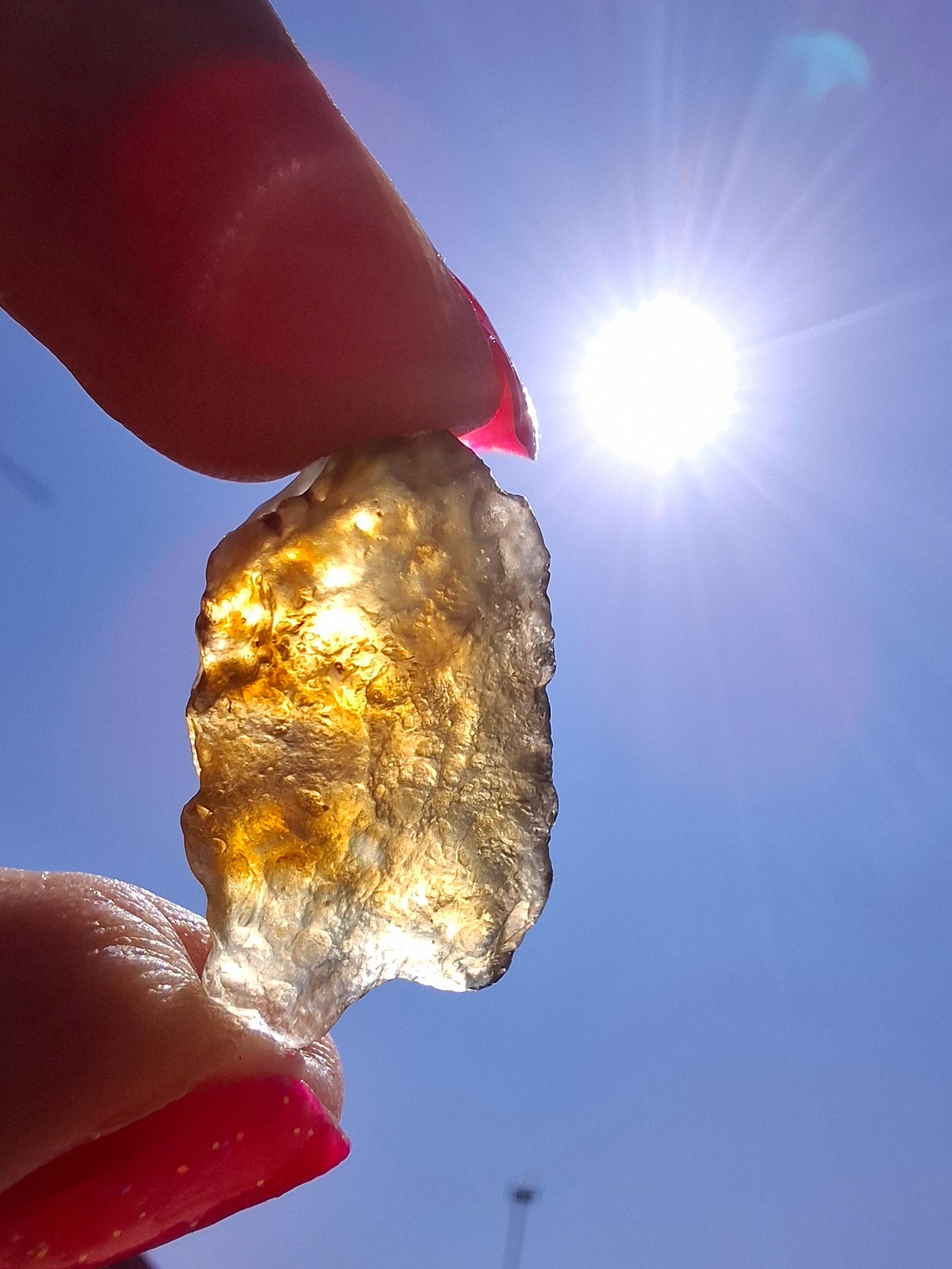 Libyan Desert Glass (darker) piece, 2.88g, Tektite (Ref: L1358)
