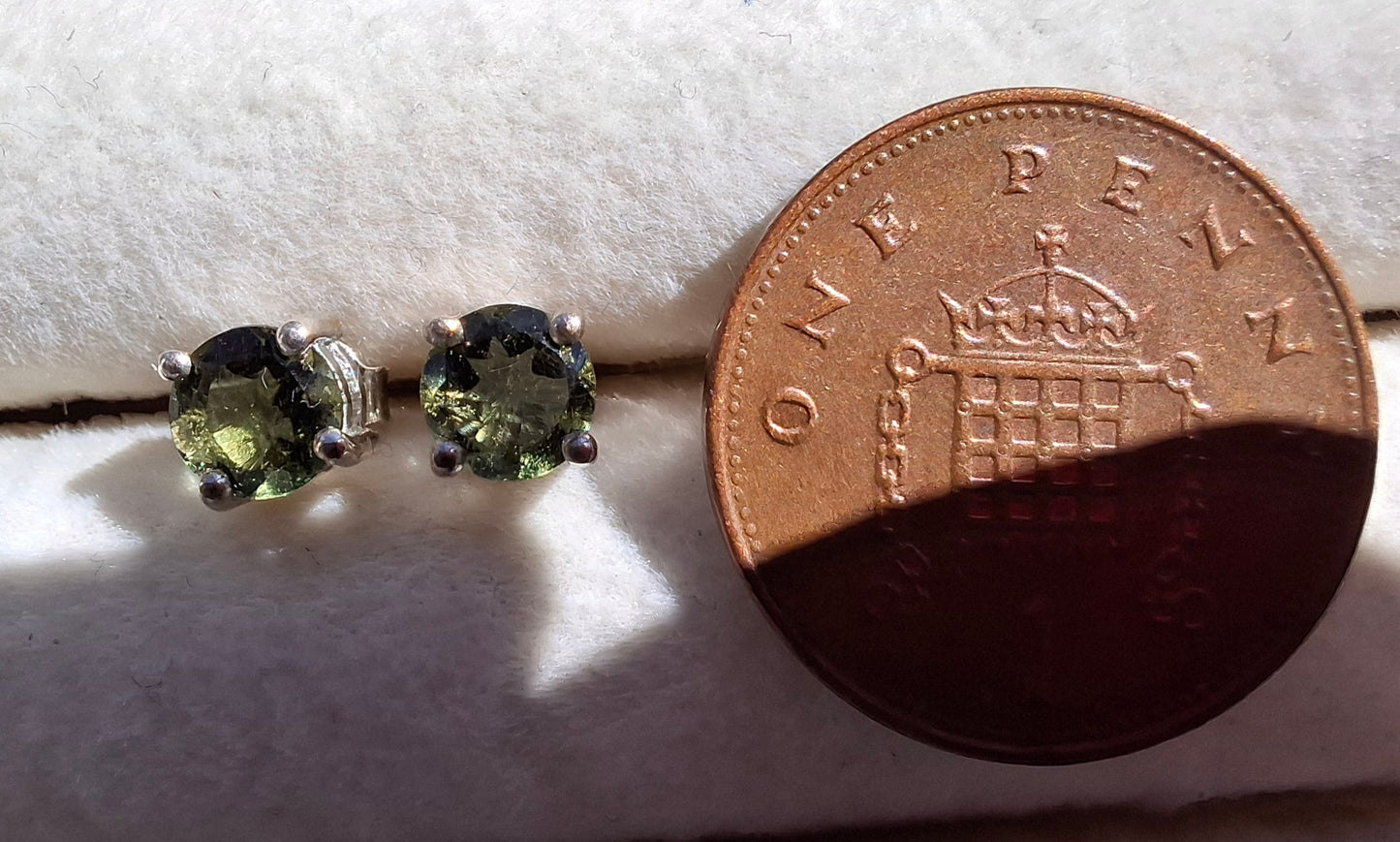 Moldavite (faceted) 5mm STUD EARRINGS, 925 silver, Tektite (Ref: Pair40)