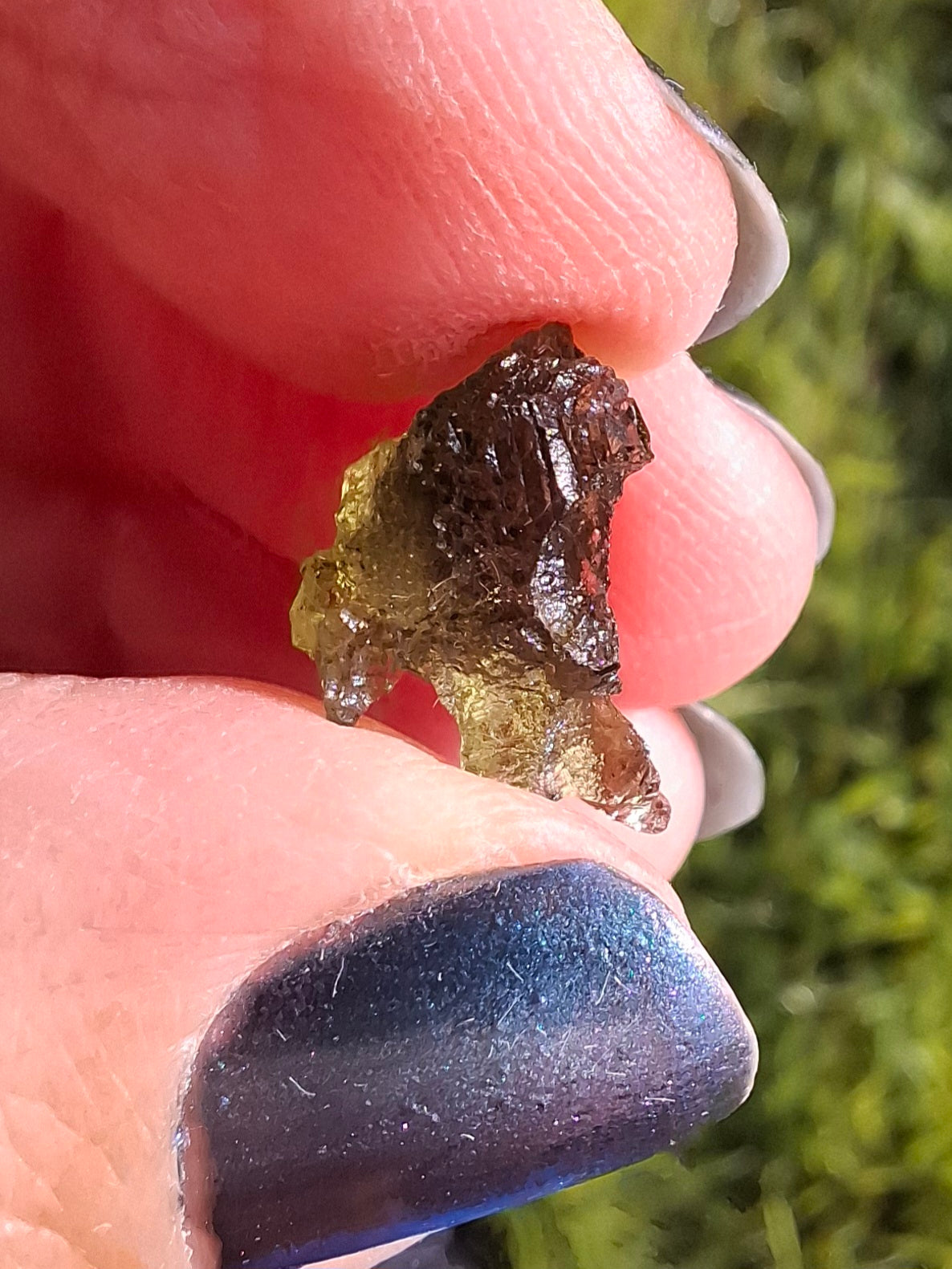 Moldavite Piece, 0.72g, Tektite (Ref: 1379)