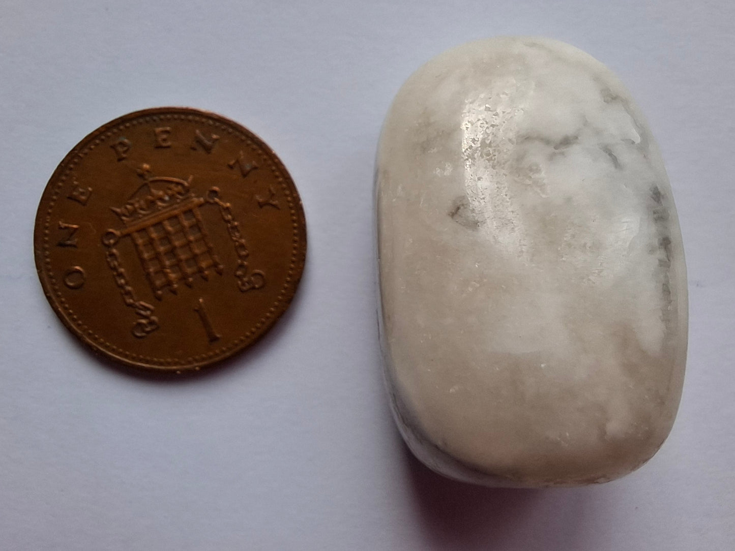 Howlite, Tumble Stone, Crystal (Ref: T43)