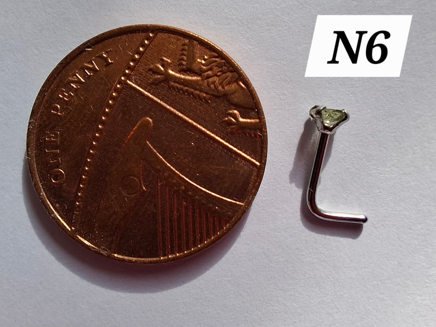 Moldavite (raw) NOSE STUD, 20G, L shape, Surgical steel, Tektite (Ref: N6)