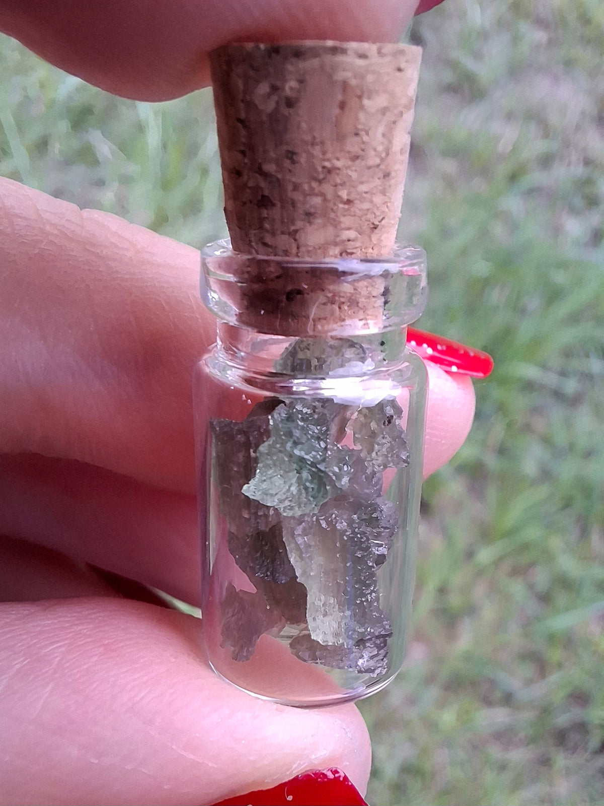 Moldavite Chips (1.00g) in 1ml Bottle, Tektite (Ref: B30)