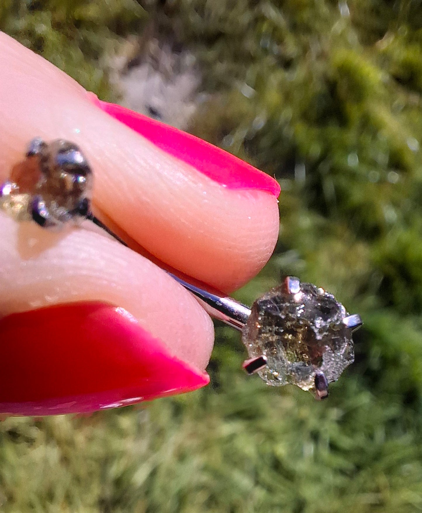 Moldavite (raw) BELLY BAR, 14G, Surgical Steel, Tektite (Ref: BB7)