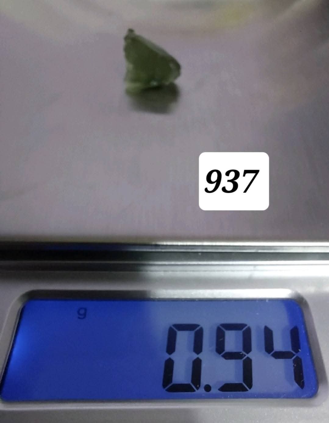 Moldavite Piece, 0.94g, Tektite (Ref: 937)