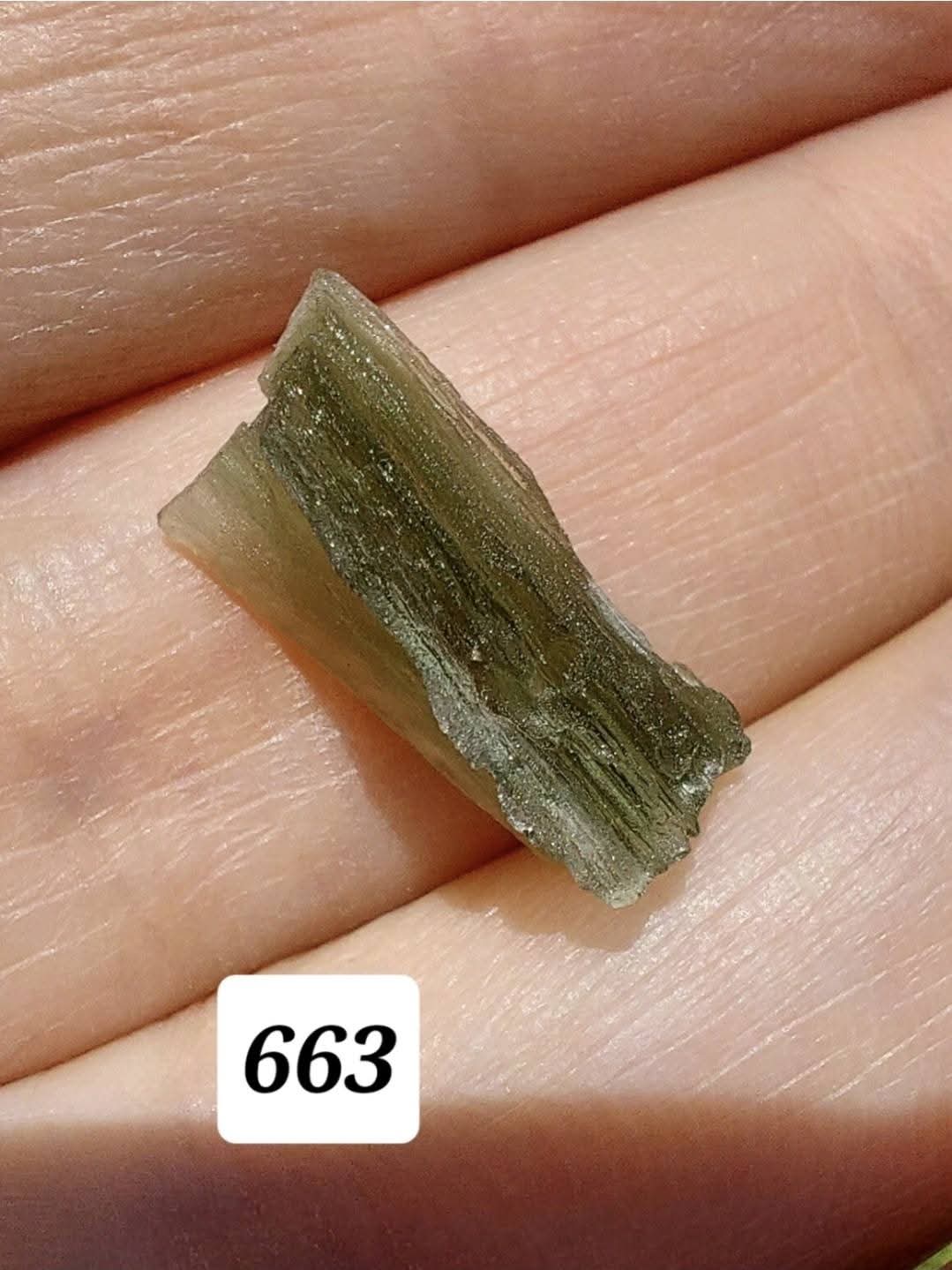 Moldavite Piece, 0.68g, Tektite (Ref: 663)