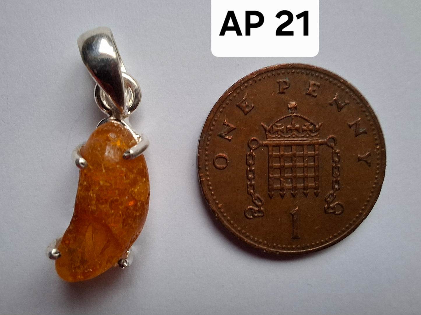 Baltic Amber Pendant, 925 Silver, Fossil (Ref: AP21)