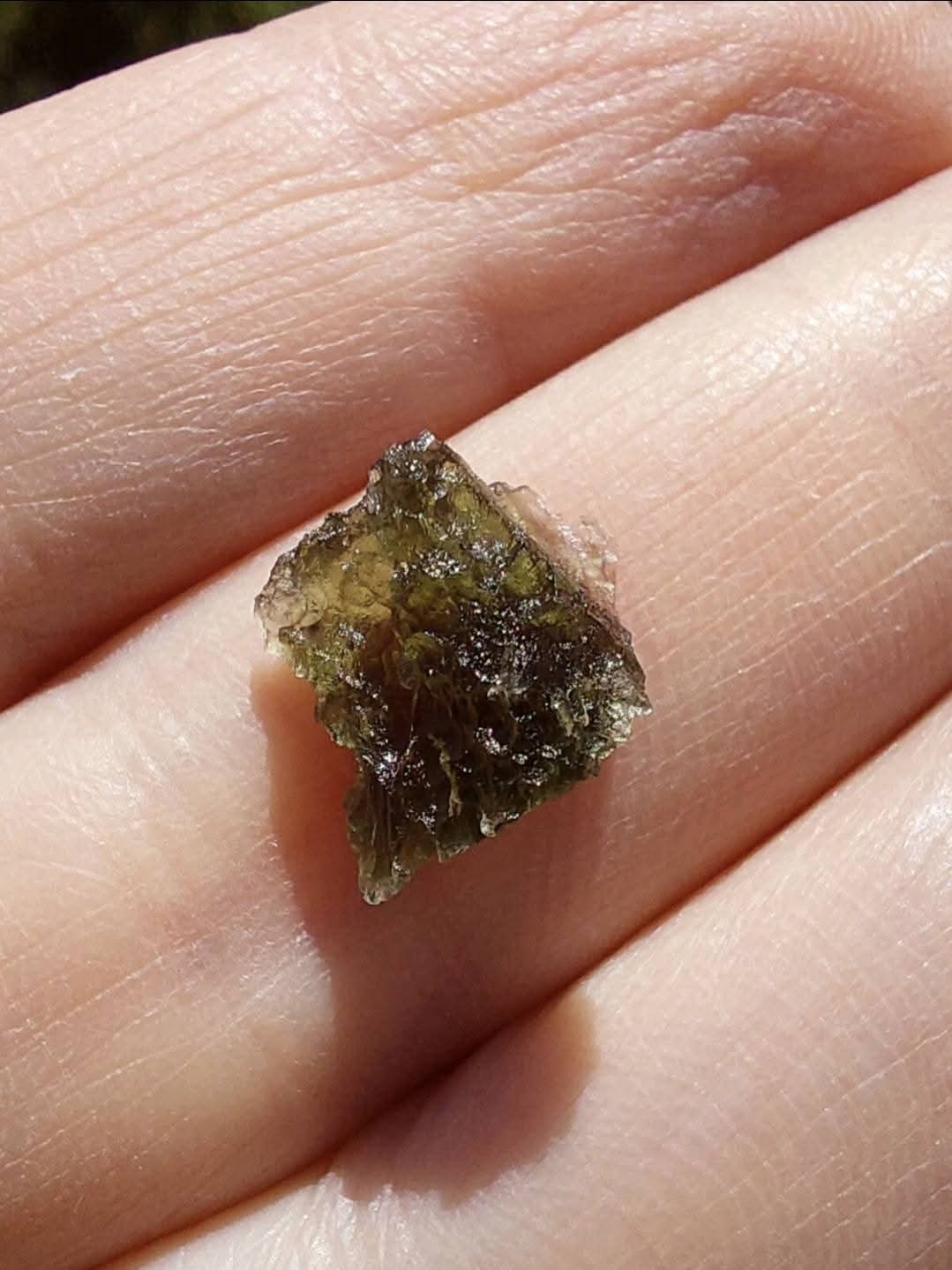 Moldavite Piece, 0.65g, Tektite (Ref: 1100)