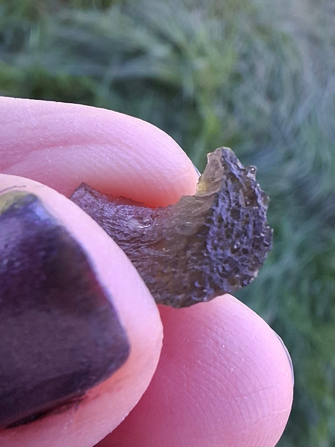 Moldavite Piece, 0.81g, Tektite (Ref: 1400)