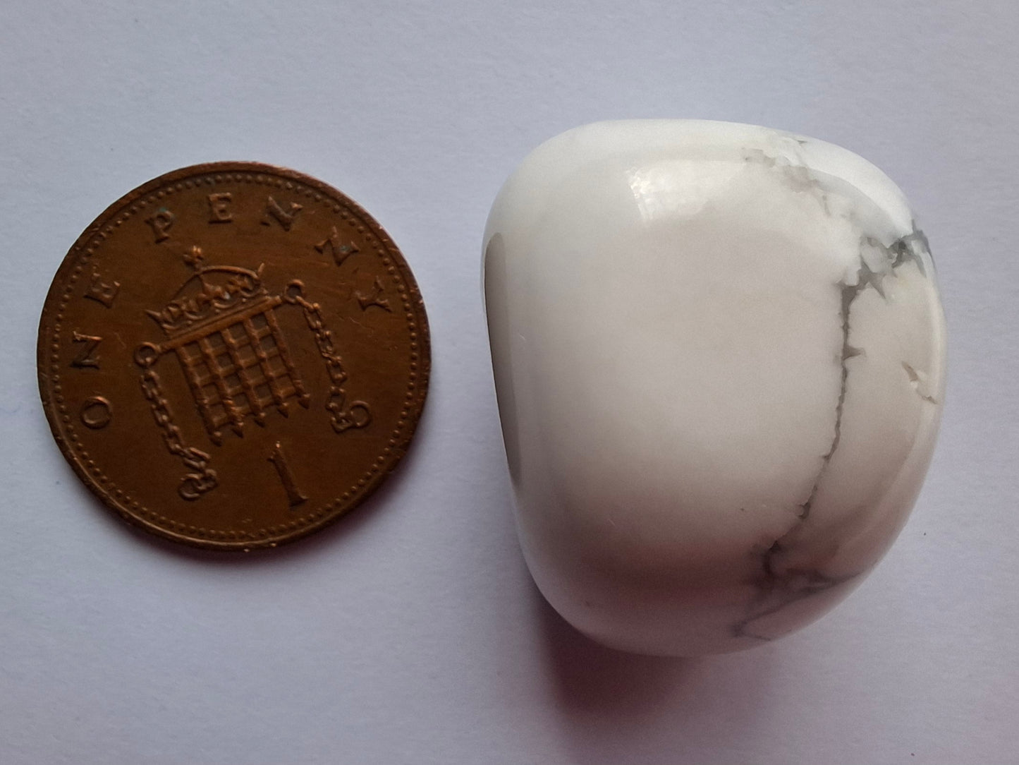 Howlite, Tumble Stone, Crystal (Ref: T45)