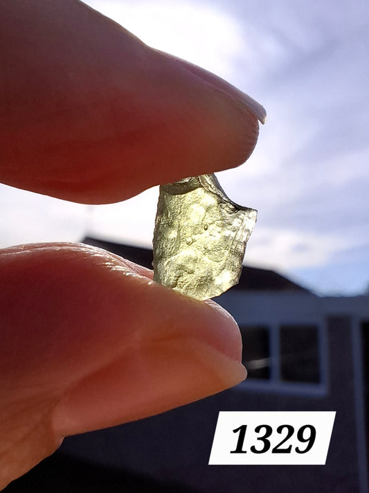 Moldavite Small Piece. 0.35g, Tektite (Ref: 1329)