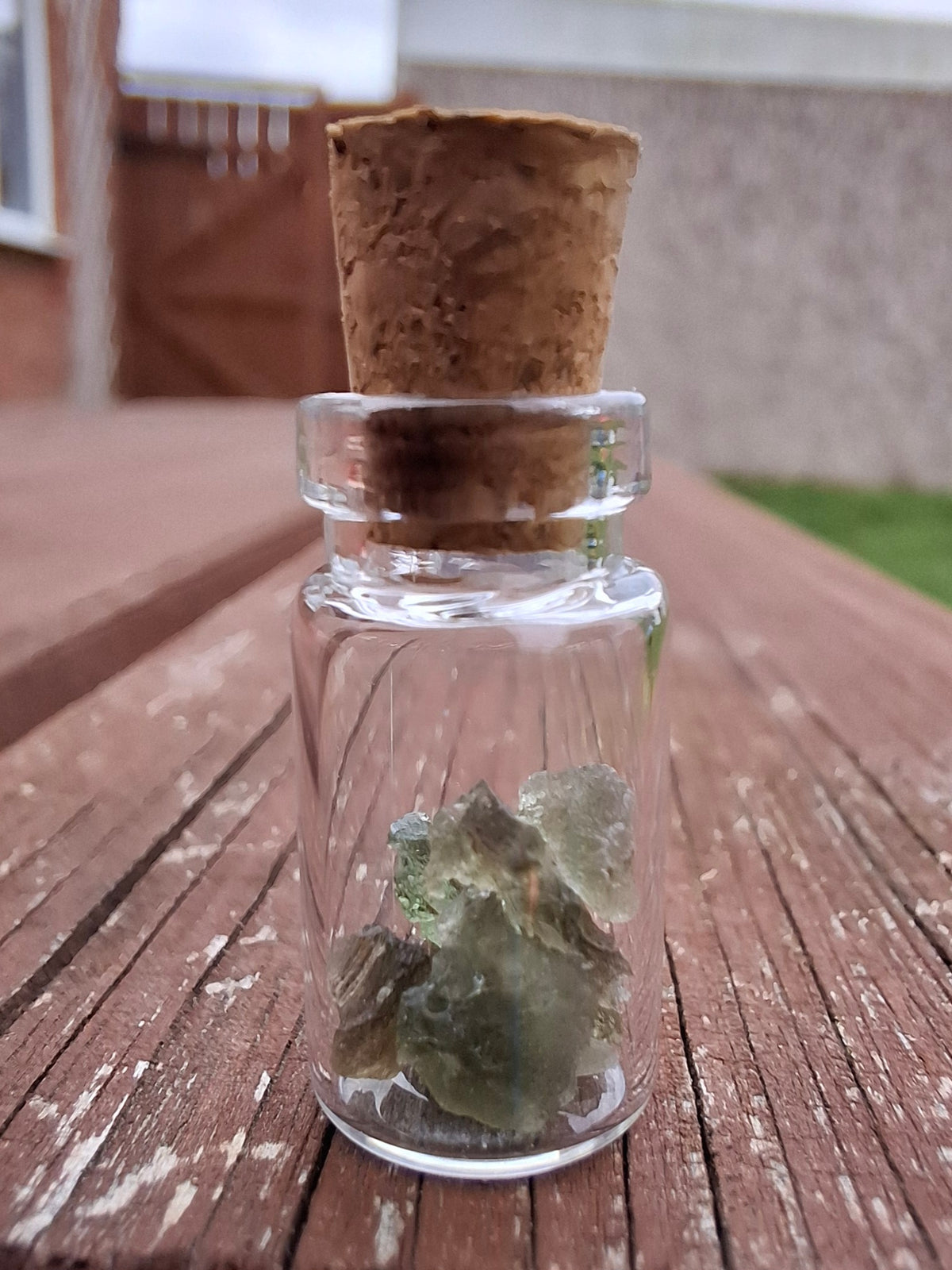 Moldavite Chips (0.50g) in 1ml Bottle, Tektite (Ref: B23)