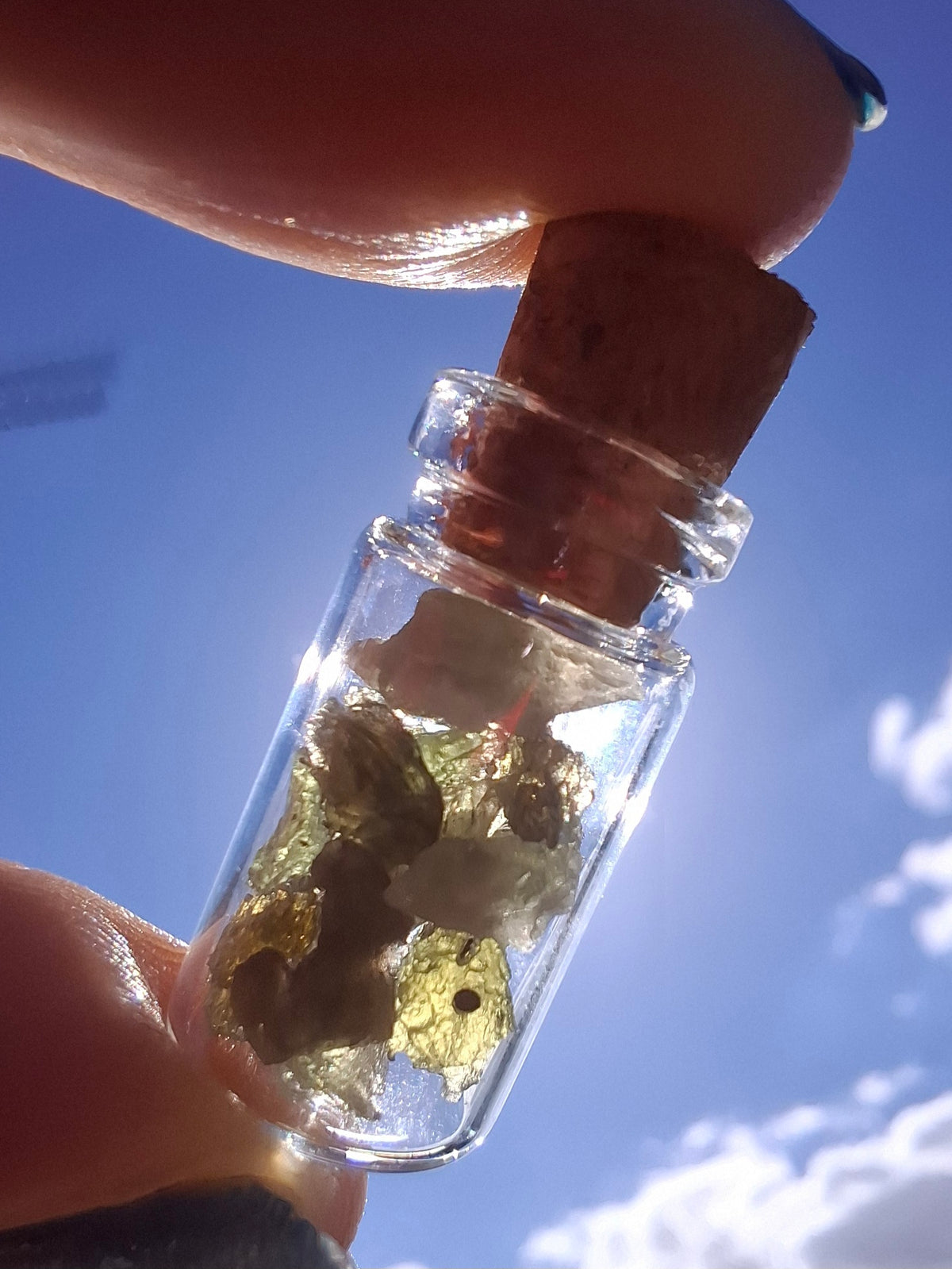 Moldavite Chips (1.00g) in 1ml Bottle, Tektite (Ref: B38)