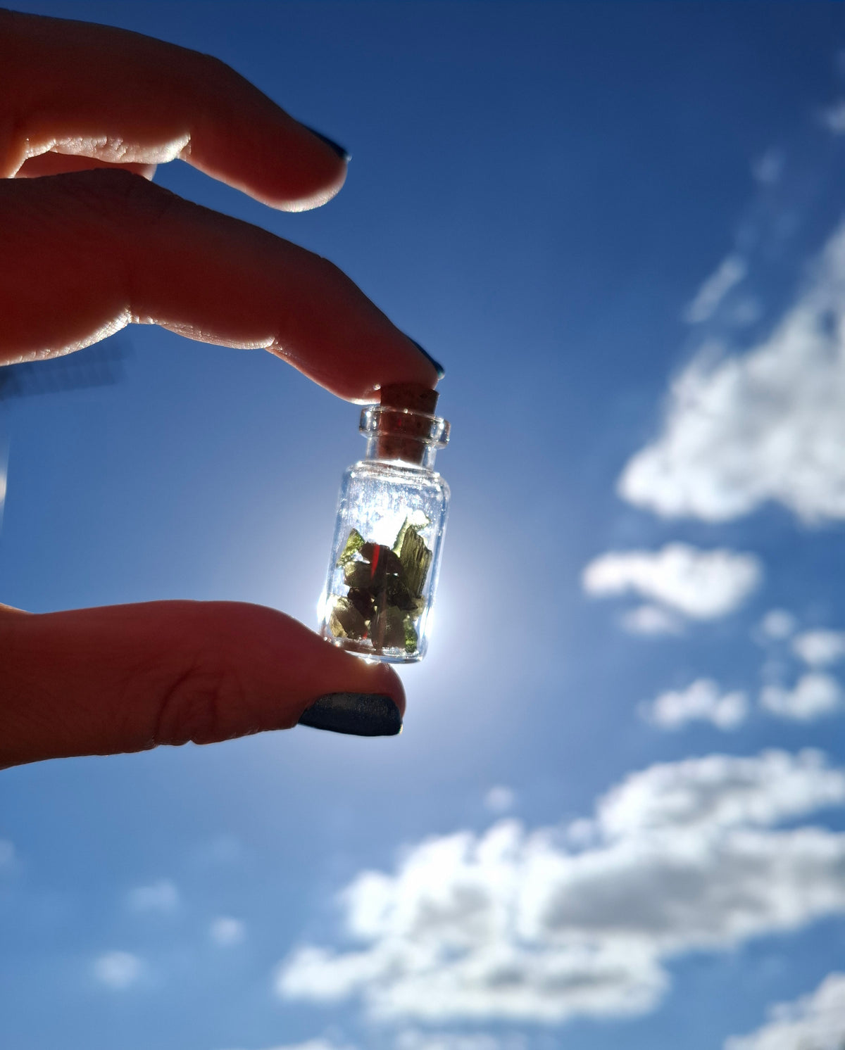 Moldavite Chips (2.00g) in 3ml Bottle, Tektite (Ref: B40)