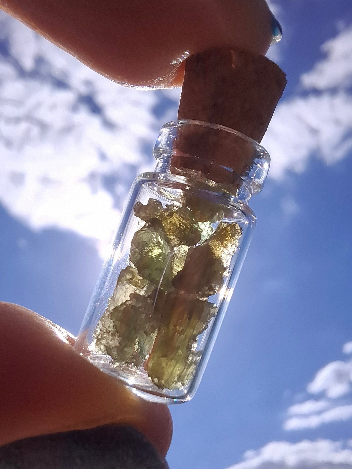 Moldavite Chips (1.00g) in 1ml Bottle, Tektite (Ref: B33)