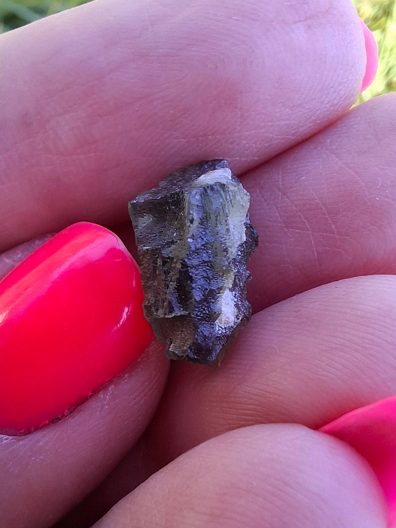 Moldavite Piece, 0.90g, Tektite (Ref: 1412)