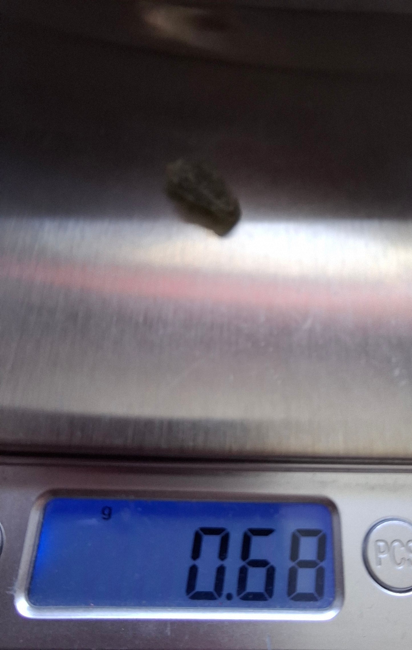 Moldavite Piece, 0.68g, Tektite (Ref: 1471)